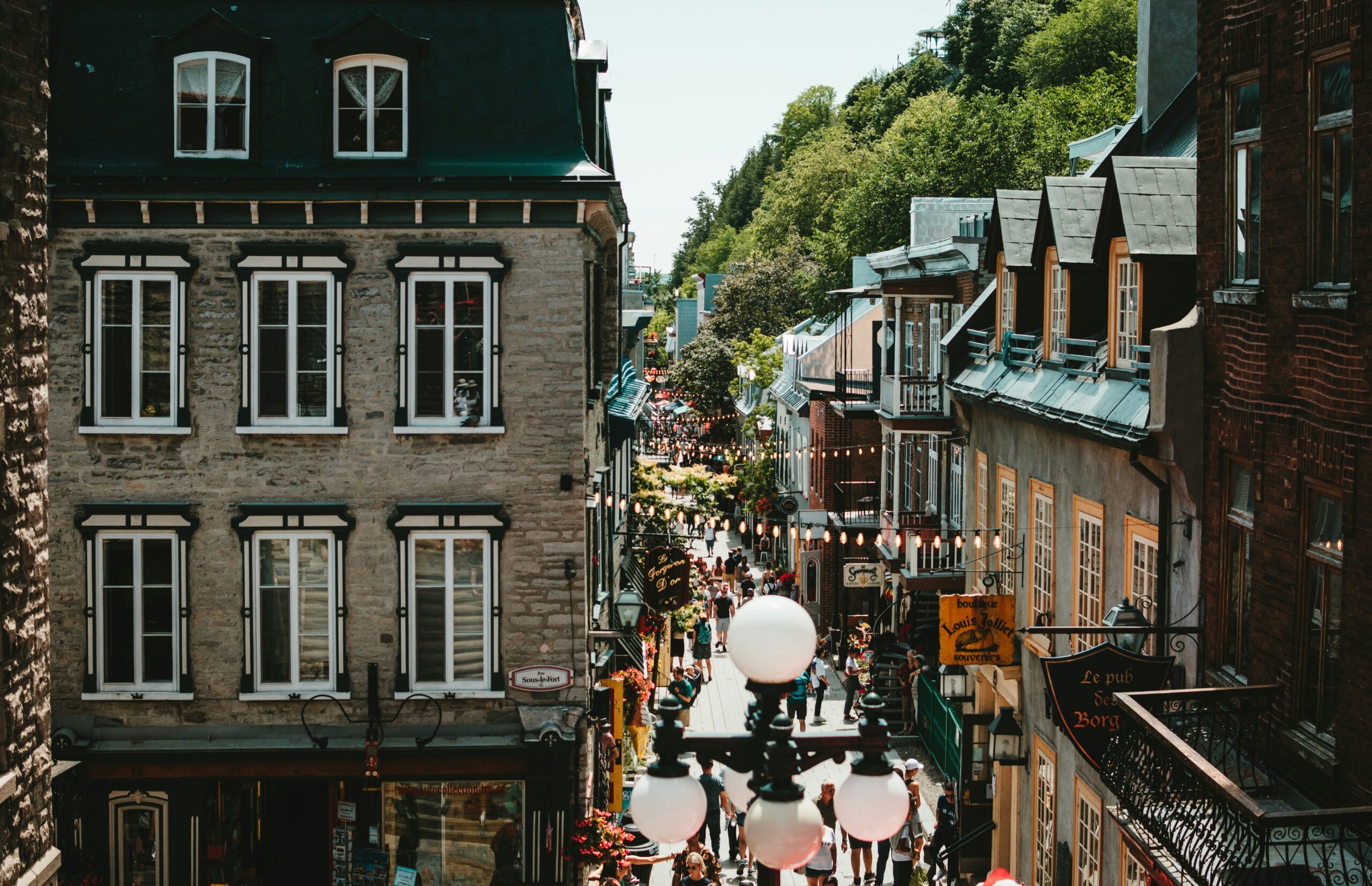 À l'approche du feq, les commerces du Vieux-Québec ont tout interêt à soigner leur seo local pour se positionner sur les moteurs de recherche et surtout sur Google Maps